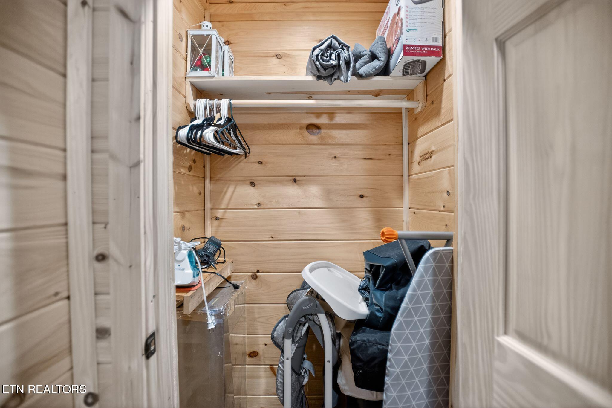 406 King Branch Road Sevierville, TN 37876 - Photo 18 of 25 32_406_King_Branch_Rd_Sevierville_TN_378