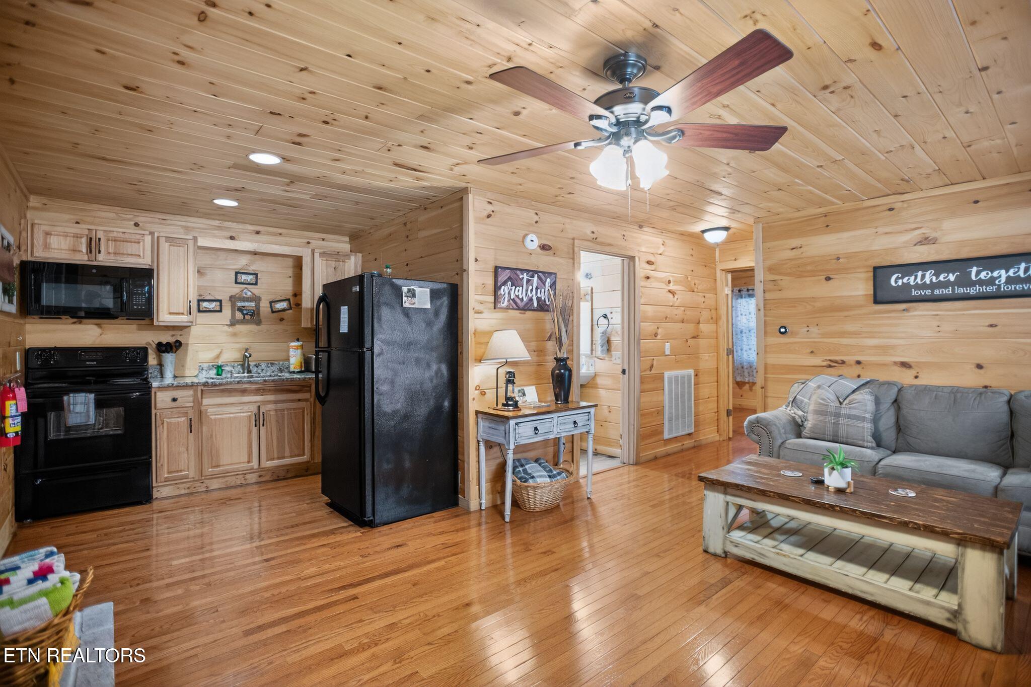 406 King Branch Road Sevierville, TN 37876 - Photo 7 of 25 20_406_King_Branch_Rd_Sevierville_TN_378