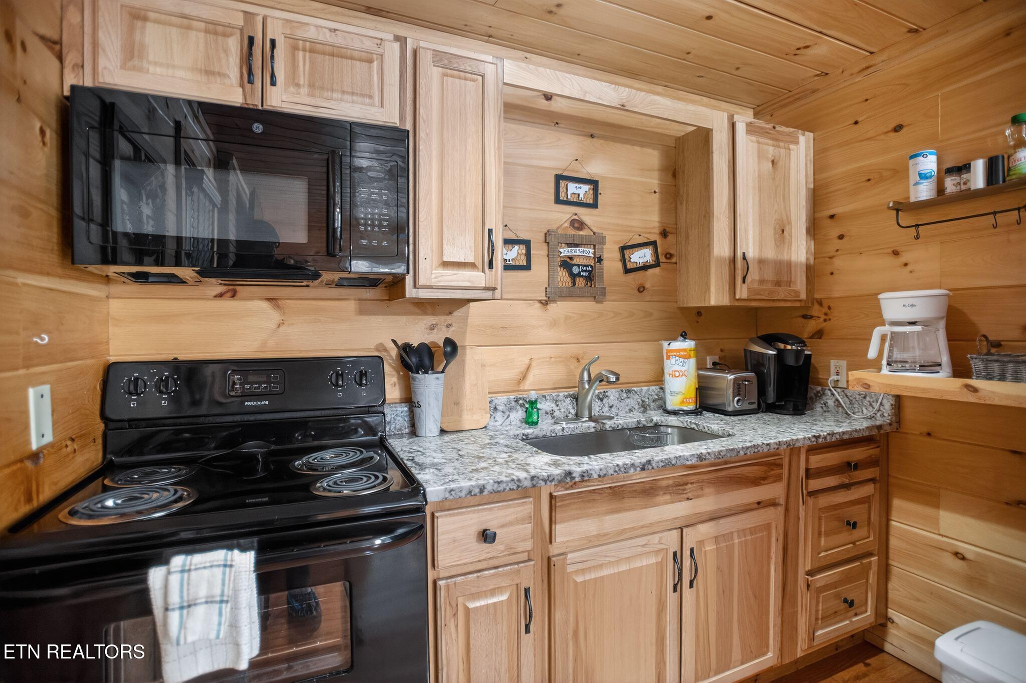 406 King Branch Road Sevierville, TN 37876 - Photo 9 of 25 22_406_King_Branch_Rd_Sevierville_TN_378