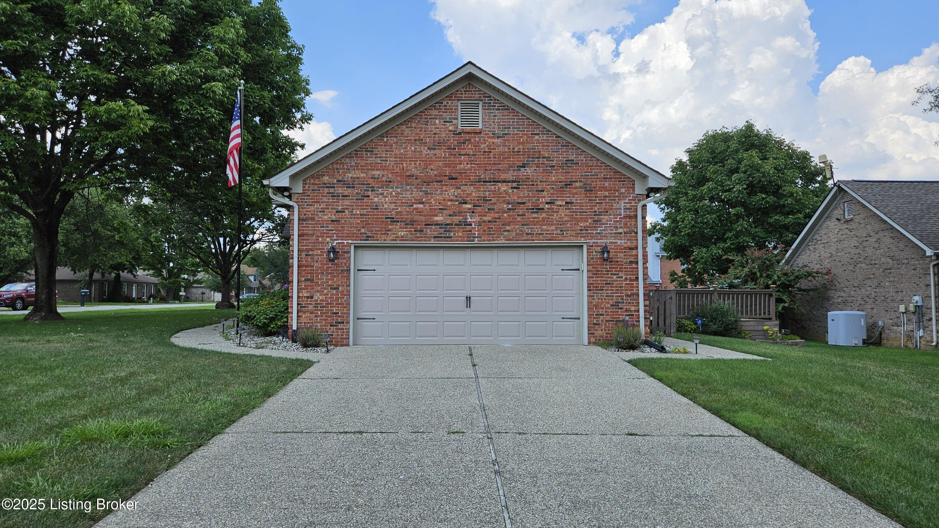 8113 Rome Beauty Way Louisville, KY 40228 - Photo 90 of 103 Side View