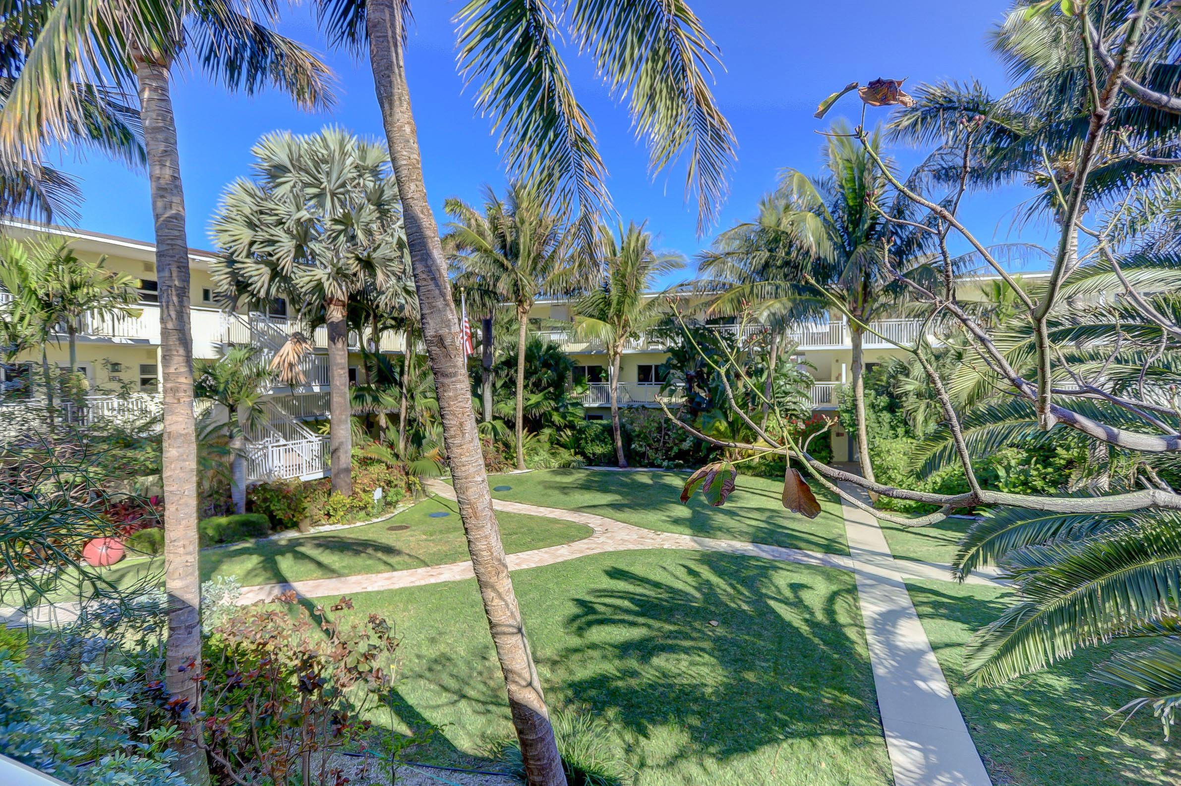 6520 North Ocean Boulevard, Unit 28 Ocean Ridge, FL 33435 - Photo 11 of 32 a view of a backyard