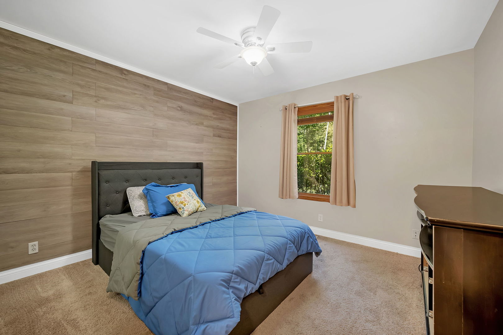 24700 West Canal Road Channahon, IL 60410 - Photo 19 of 30 a bedroom with a bed and a window