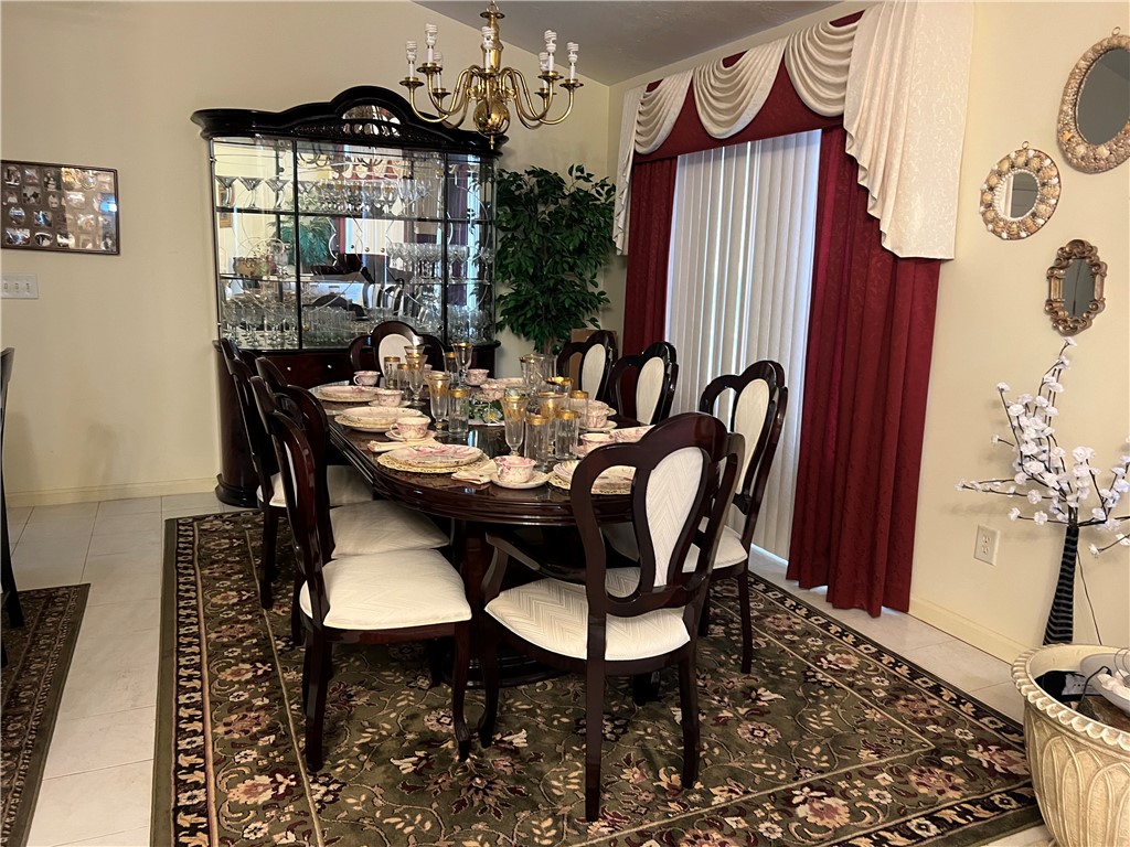 521 Calhoun Shores Parkway Calhoun Falls, SC 29628 - Photo 5 of 39 This formal dining room offers an elegant setting for entertaining.