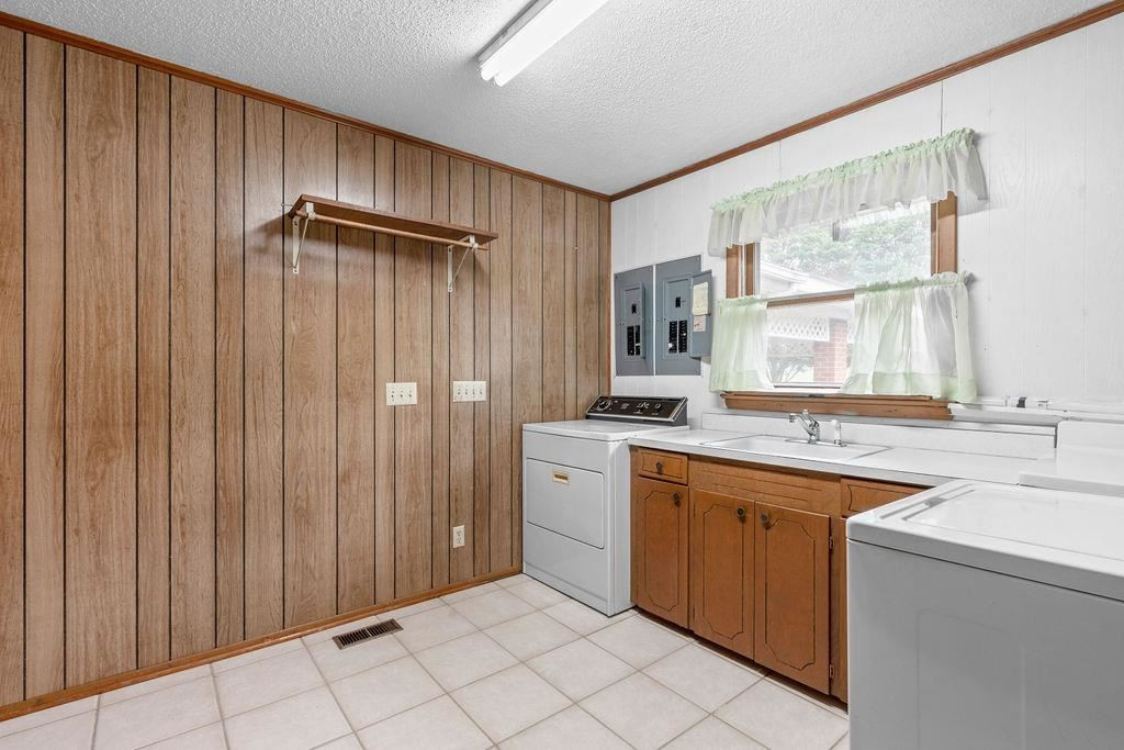 940 Hood Farm Road Clayton, NC 27520 - Photo 19 of 29 Laundry