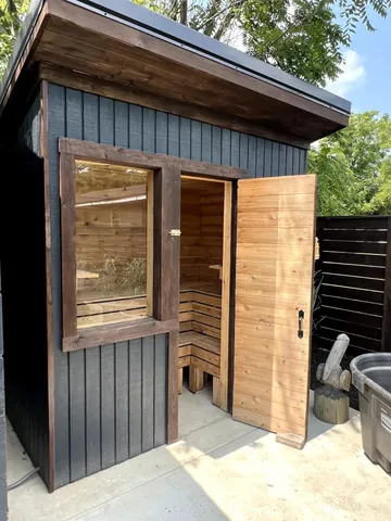 $399,000 | 614 Magnolia Street, Three Oaks, MI 49128