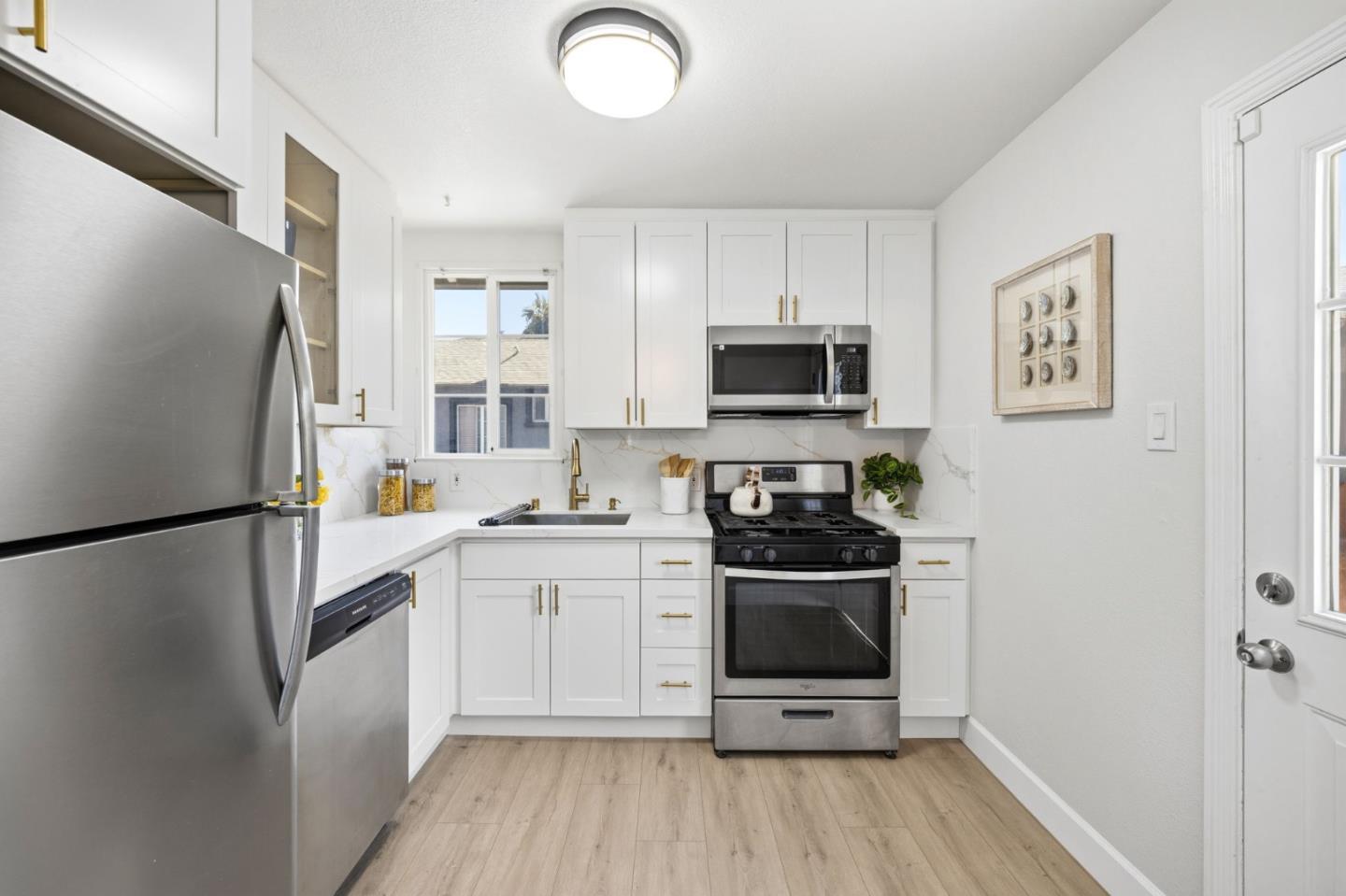545 Rollins Road Burlingame, CA 94010 - Photo 10 of 38