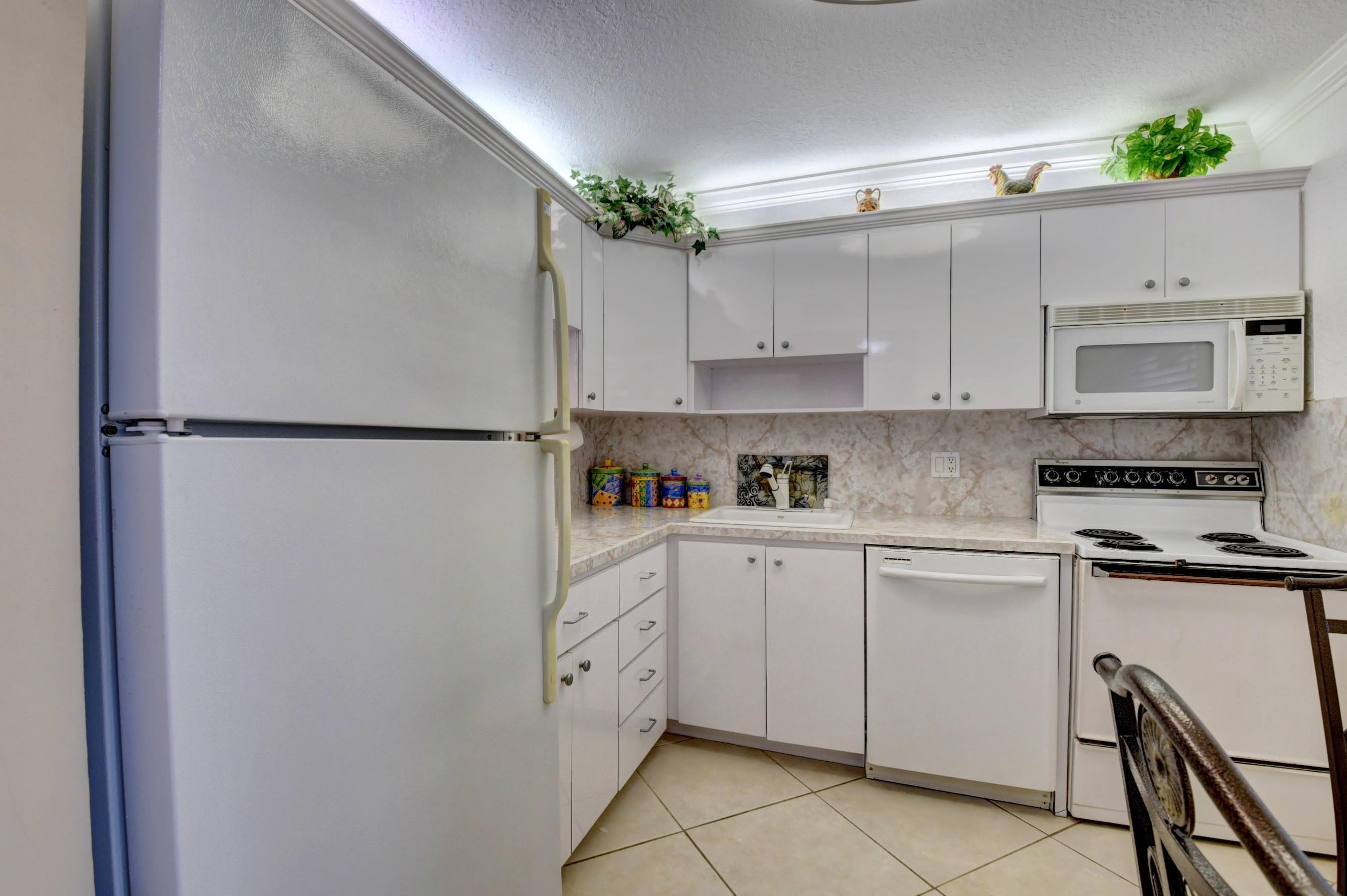 33 Abbey Lane, Unit 101 Delray Beach, FL 33446 - Photo 30 of 52 29_dsc_7171_2_3_4_5
