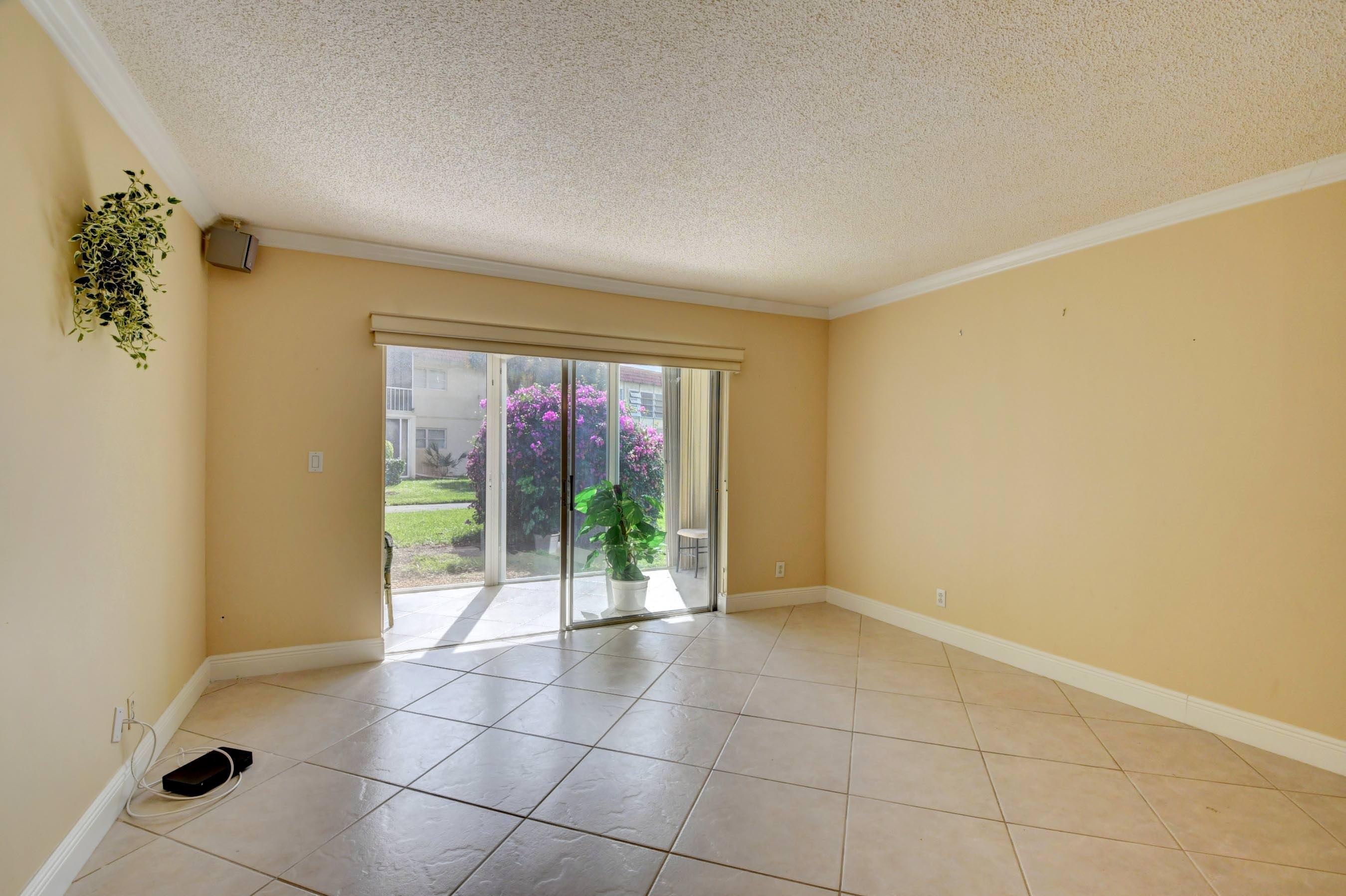 33 Abbey Lane, Unit 101 Delray Beach, FL 33446 - Photo 6 of 52 Living Room