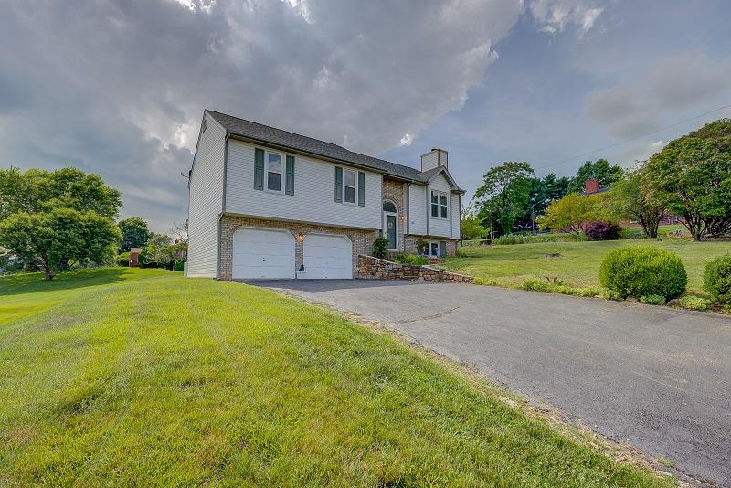 1806 Angus Road Northwest Roanoke, VA 24017 - Photo 3 of 23 Front2