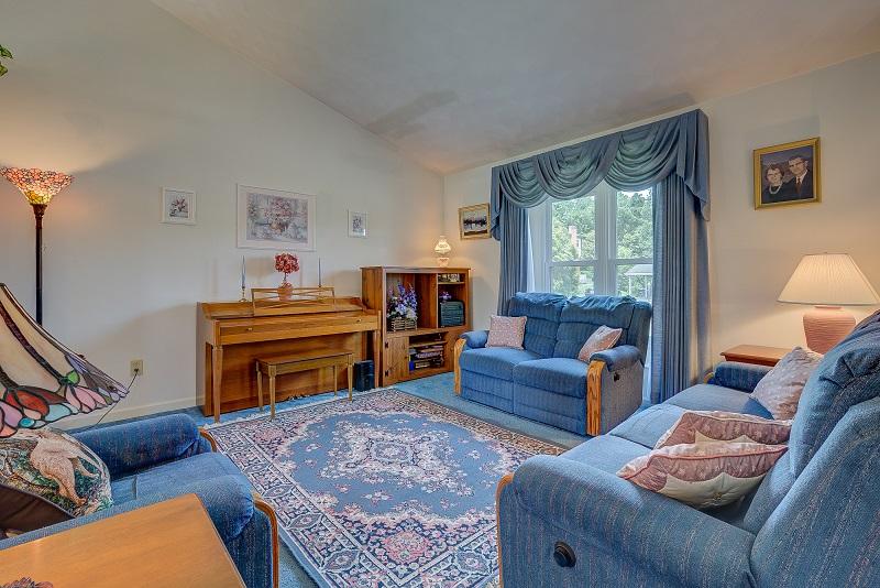 1806 Angus Road Northwest Roanoke, VA 24017 - Photo 5 of 23 Living Room1