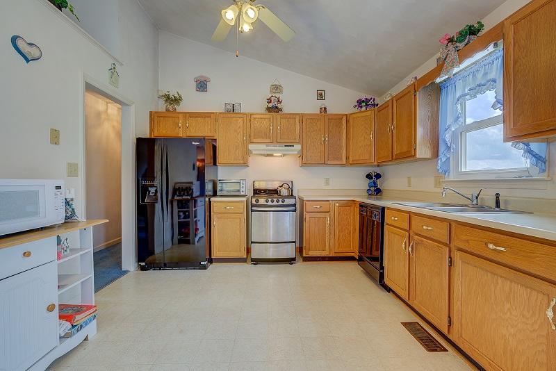 1806 Angus Road Northwest Roanoke, VA 24017 - Photo 10 of 23 Kitchen