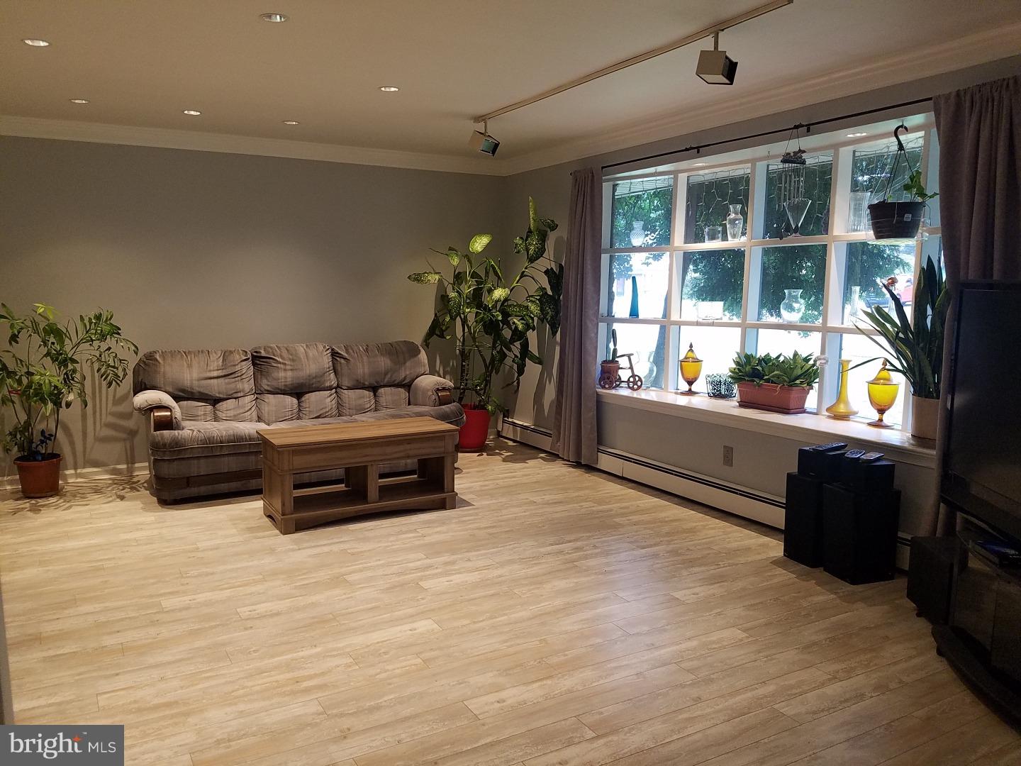 2405 Ball Road Willow Grove, PA 19090 - Photo 2 of 18 Living Room