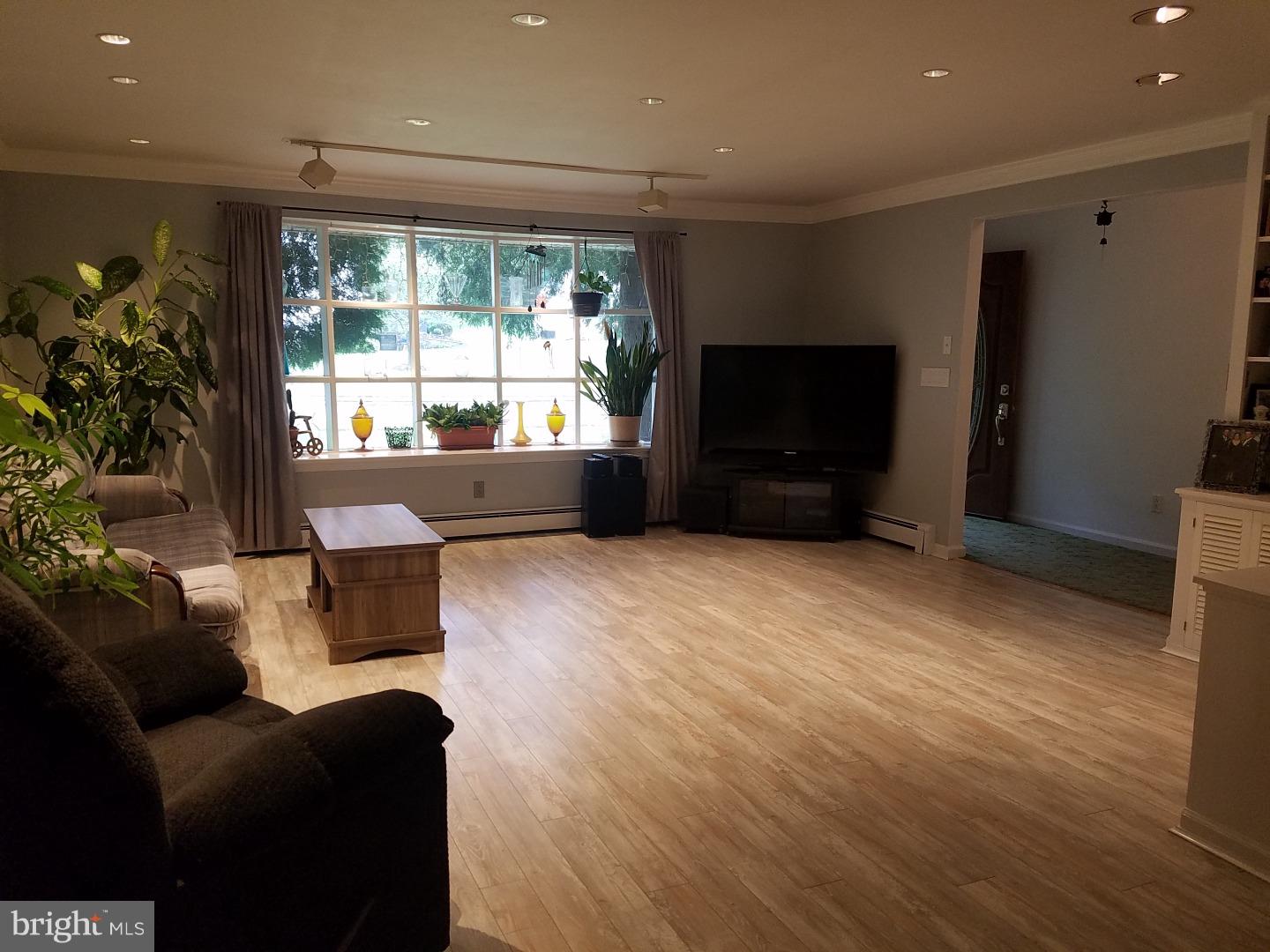 2405 Ball Road Willow Grove, PA 19090 - Photo 4 of 18 Living Room
