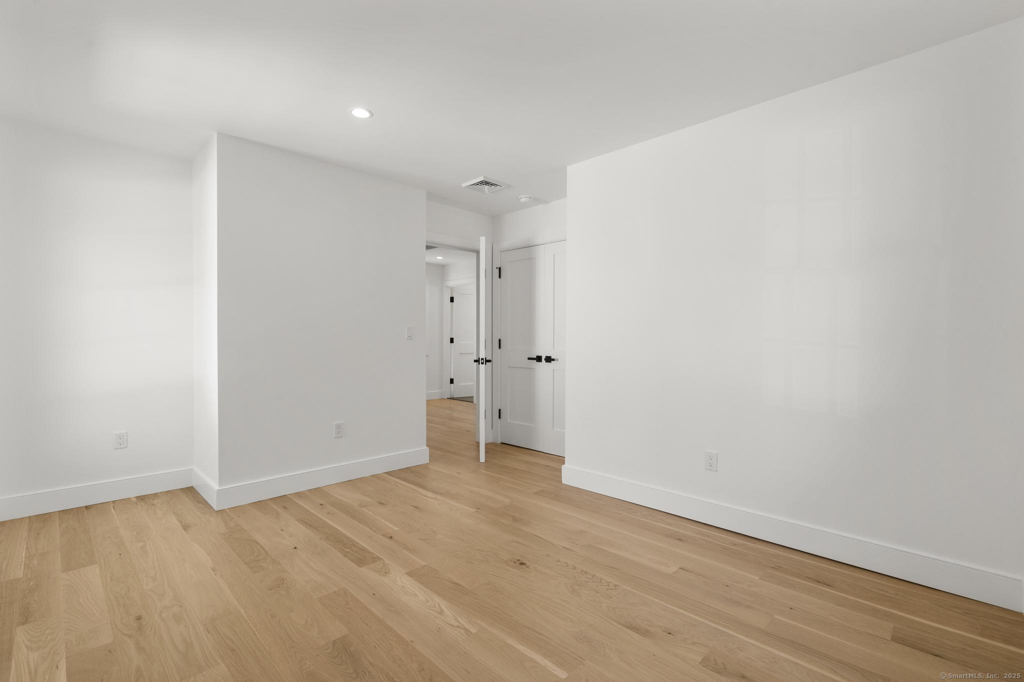 18 Sound Beach Avenue Greenwich, CT 06870 - Photo 12 of 36