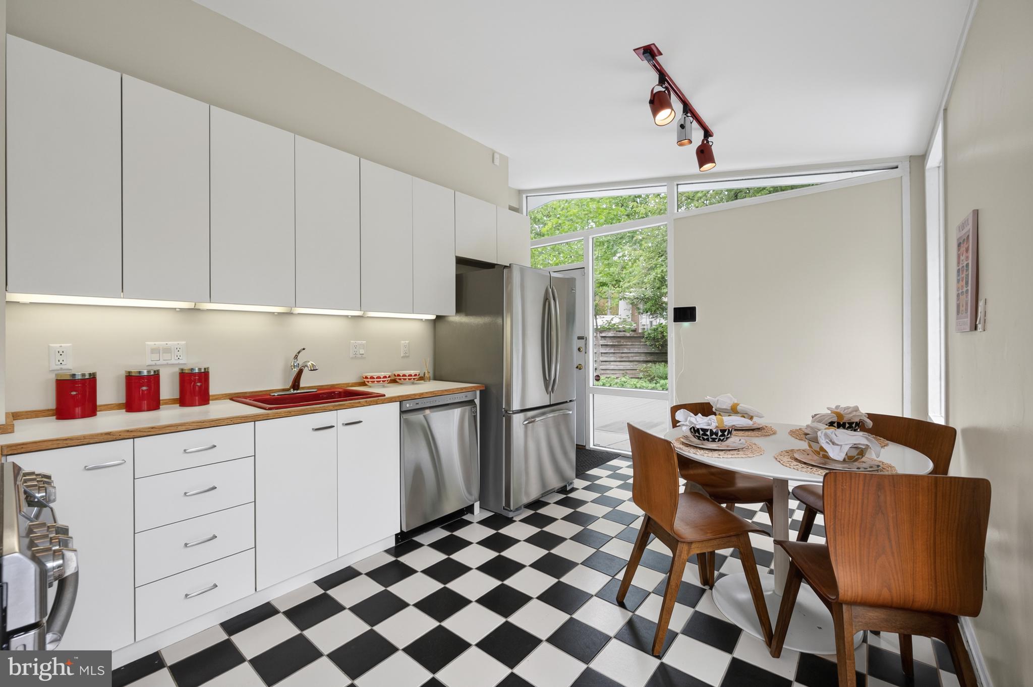 7715 Elba Road Alexandria, VA 22306 - Photo 33 of 64 Eat-in Kitchen