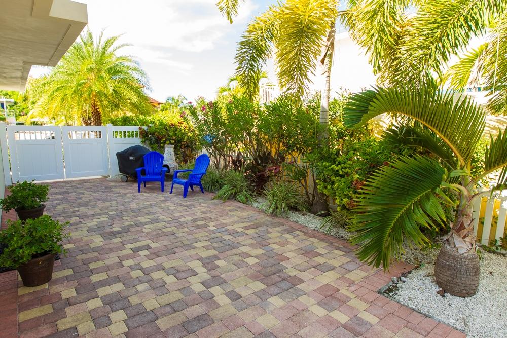 44 Andros Road Key Largo, FL 33037 - Photo 19 of 41 Side Yard Patio