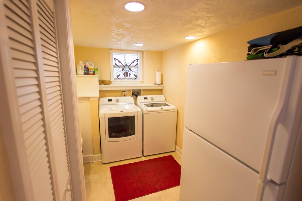 44 Andros Road Key Largo, FL 33037 - Photo 33 of 41 Big Walk-in Laundry Room