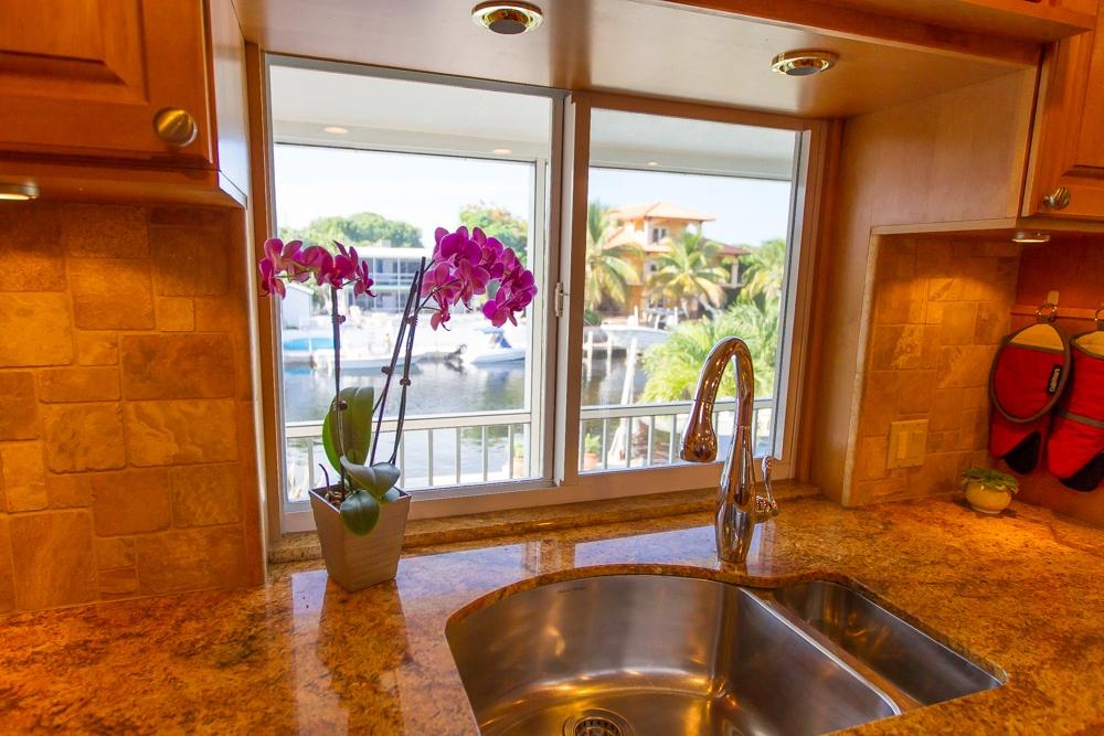 44 Andros Road Key Largo, FL 33037 - Photo 36 of 41 Tavertine Backsplash