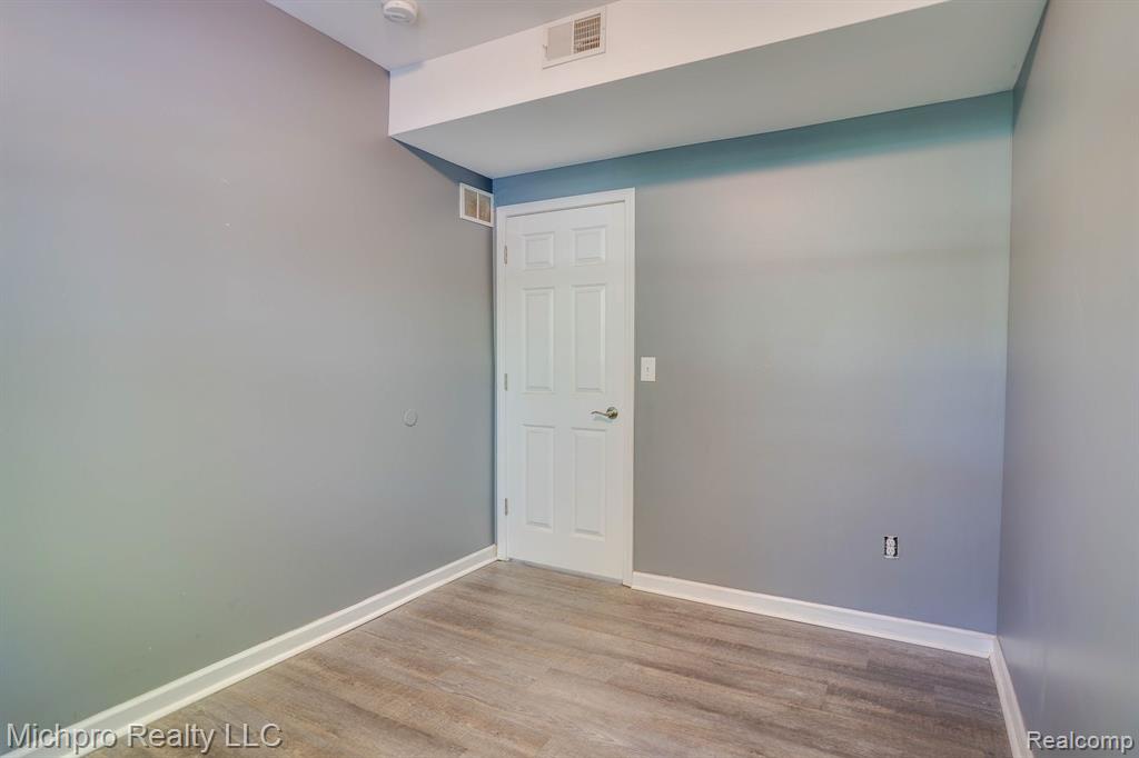 2110 Farnsworth Road Lapeer, MI 48446 - Photo 15 of 51