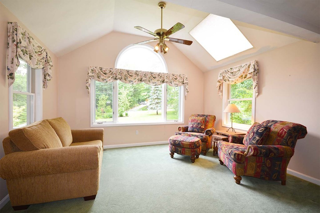 12 Ohio Road Tyngsborough, MA 01879 - Photo 3 of 29 Gallery Image 3