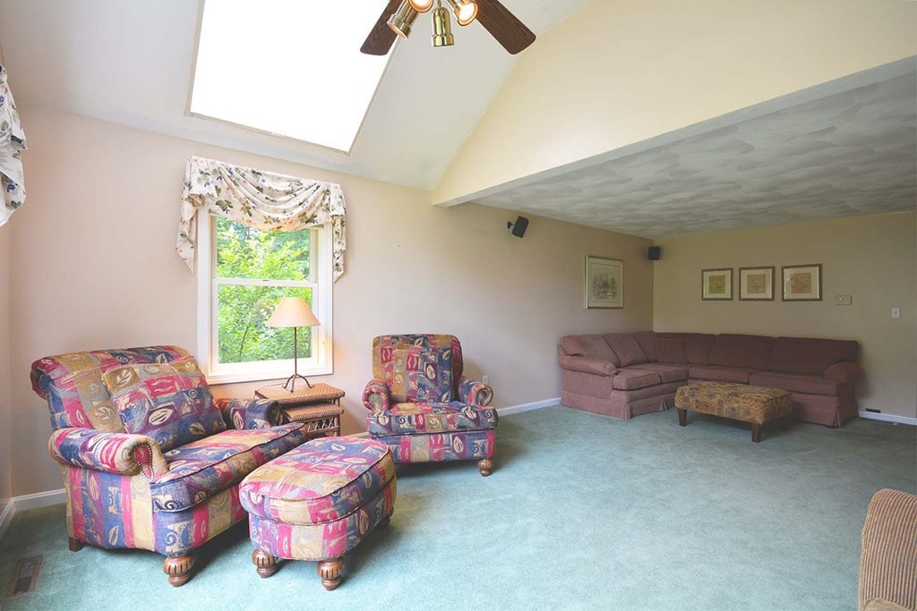 12 Ohio Road Tyngsborough, MA 01879 - Photo 4 of 29 Gallery Image 4