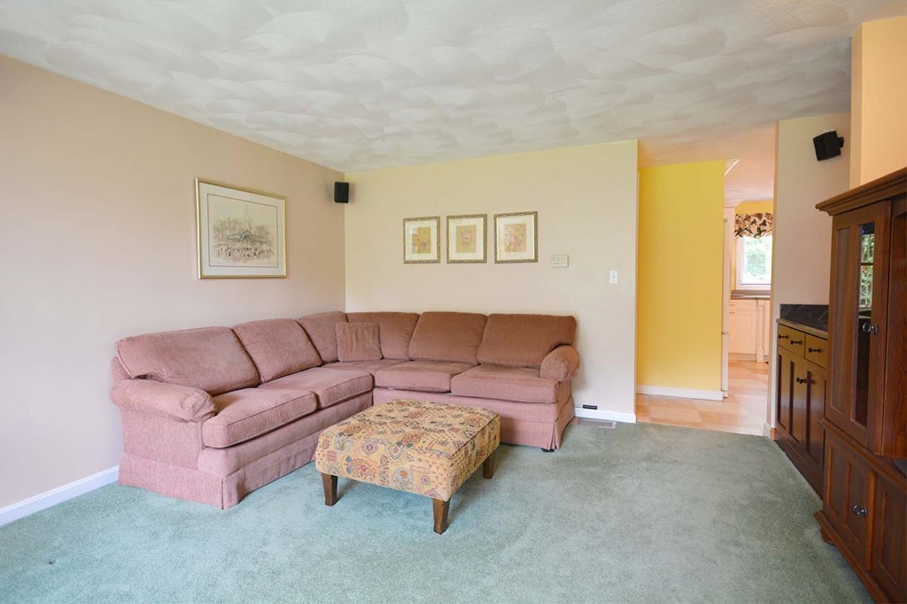 12 Ohio Road Tyngsborough, MA 01879 - Photo 5 of 29 Gallery Image 5