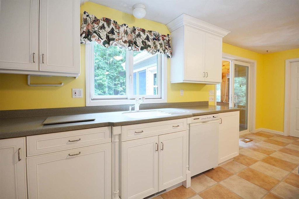 12 Ohio Road Tyngsborough, MA 01879 - Photo 10 of 29 Gallery Image 10
