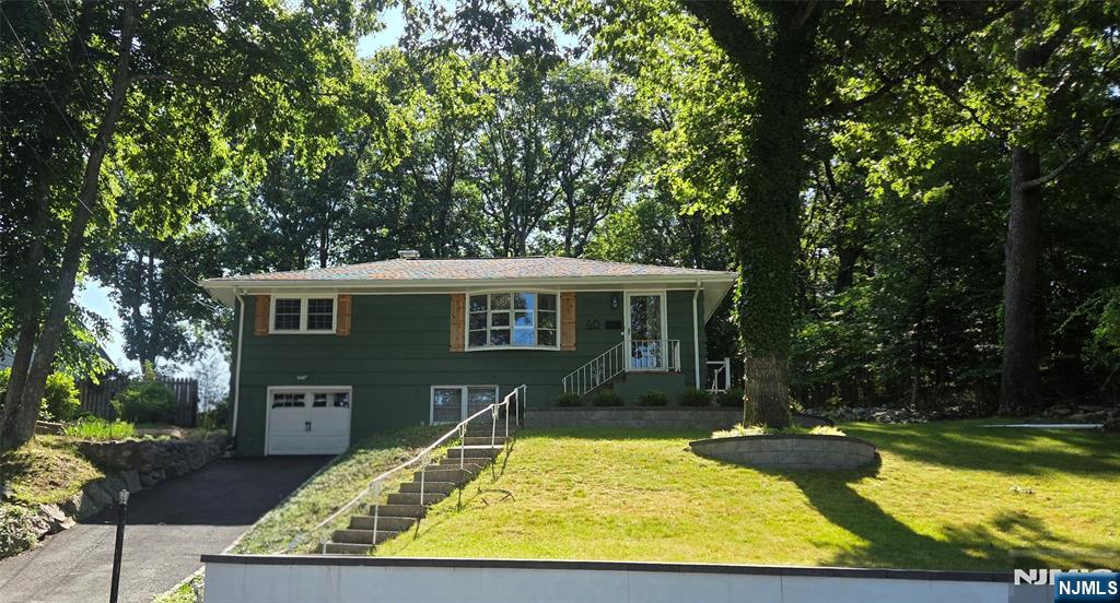 48 Knolls Road Bloomingdale, NJ 07403 - Photo 1 of 13 Gallery Image 1