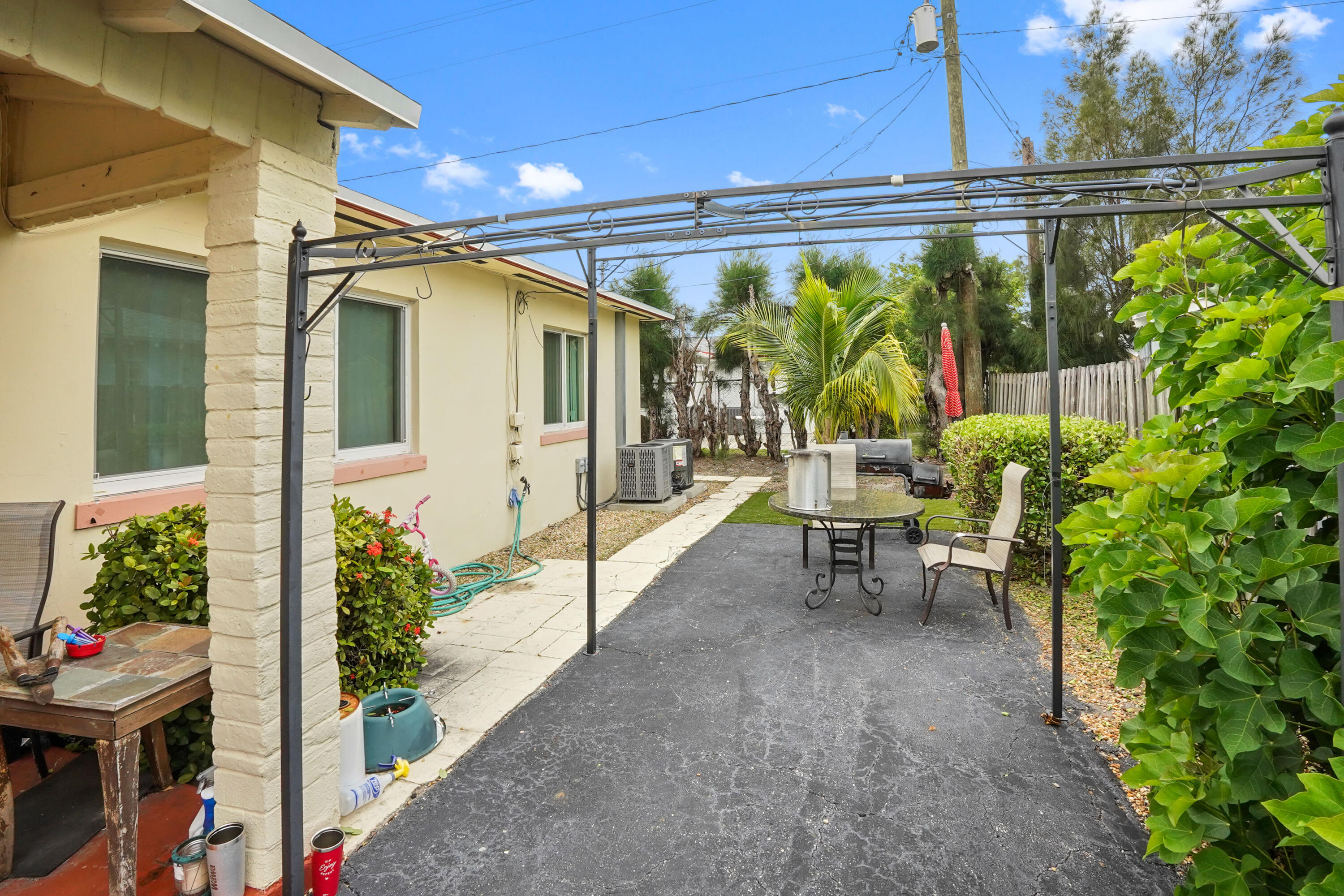 186 East 27th Street, Unit 1 Riviera Beach, FL 33404 - Photo 4 of 21 05 front yard 01