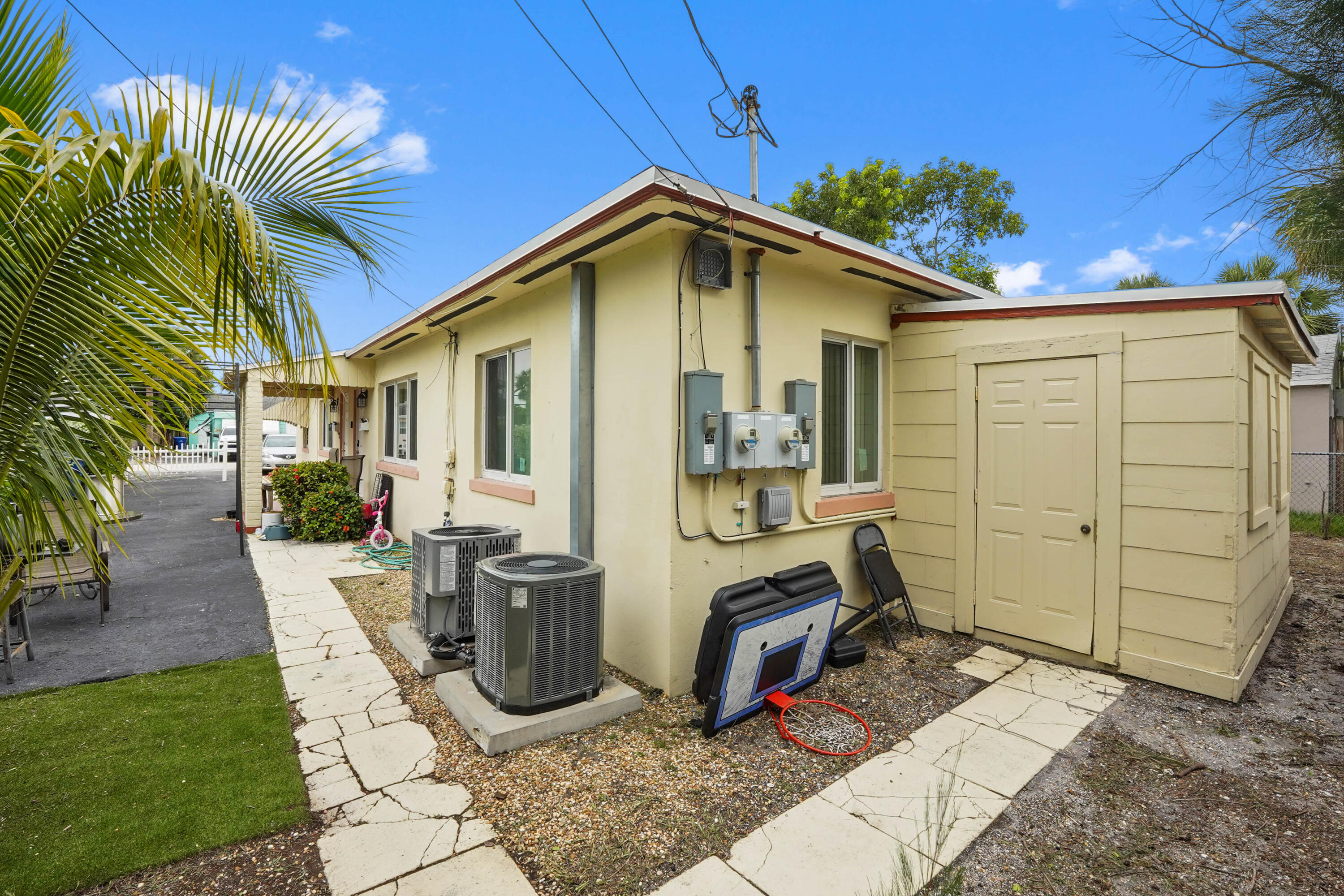 186 East 27th Street, Unit 1 Riviera Beach, FL 33404 - Photo 5 of 21 05 front yard 02