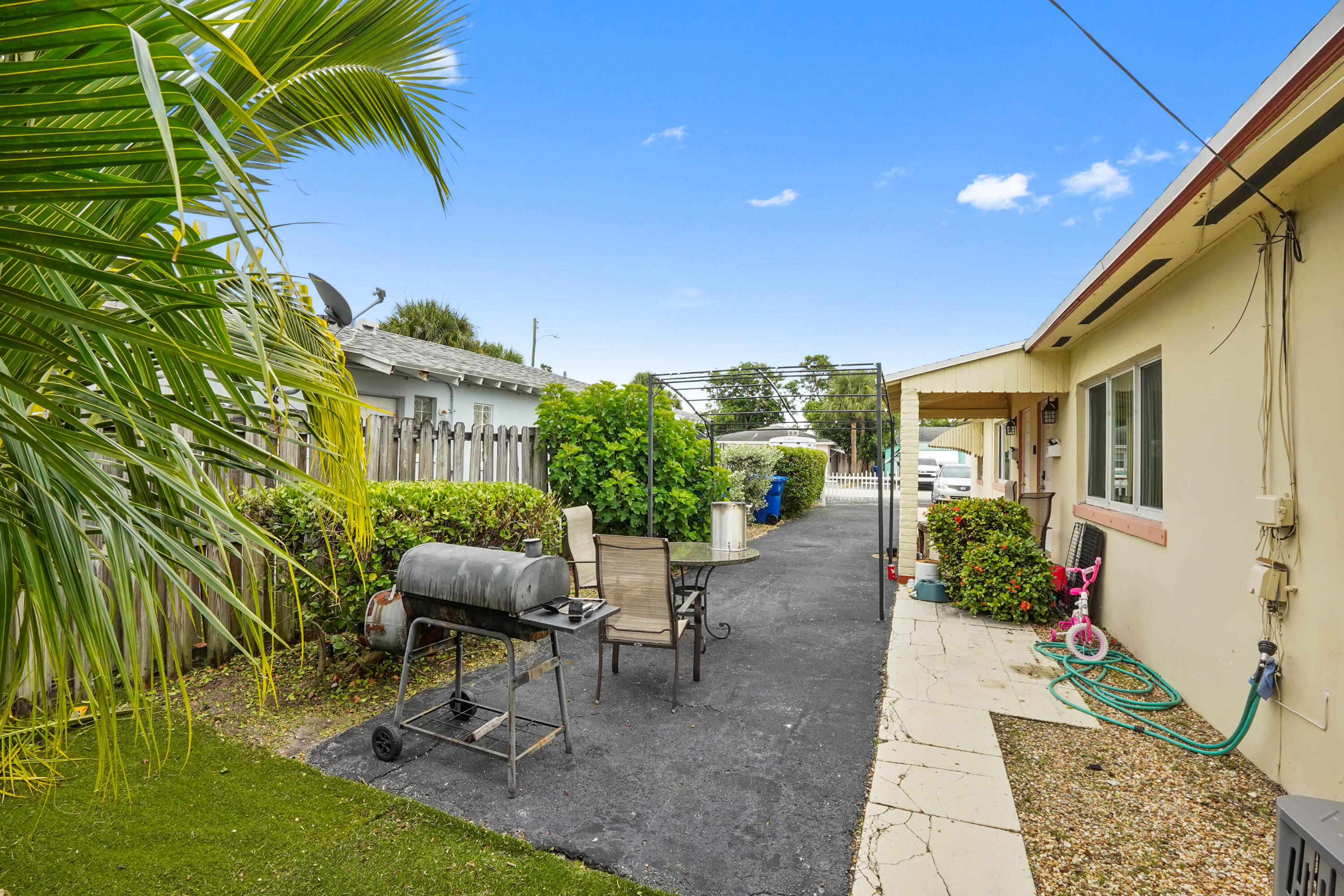 186 East 27th Street, Unit 1 Riviera Beach, FL 33404 - Photo 6 of 21 06 front yard 03