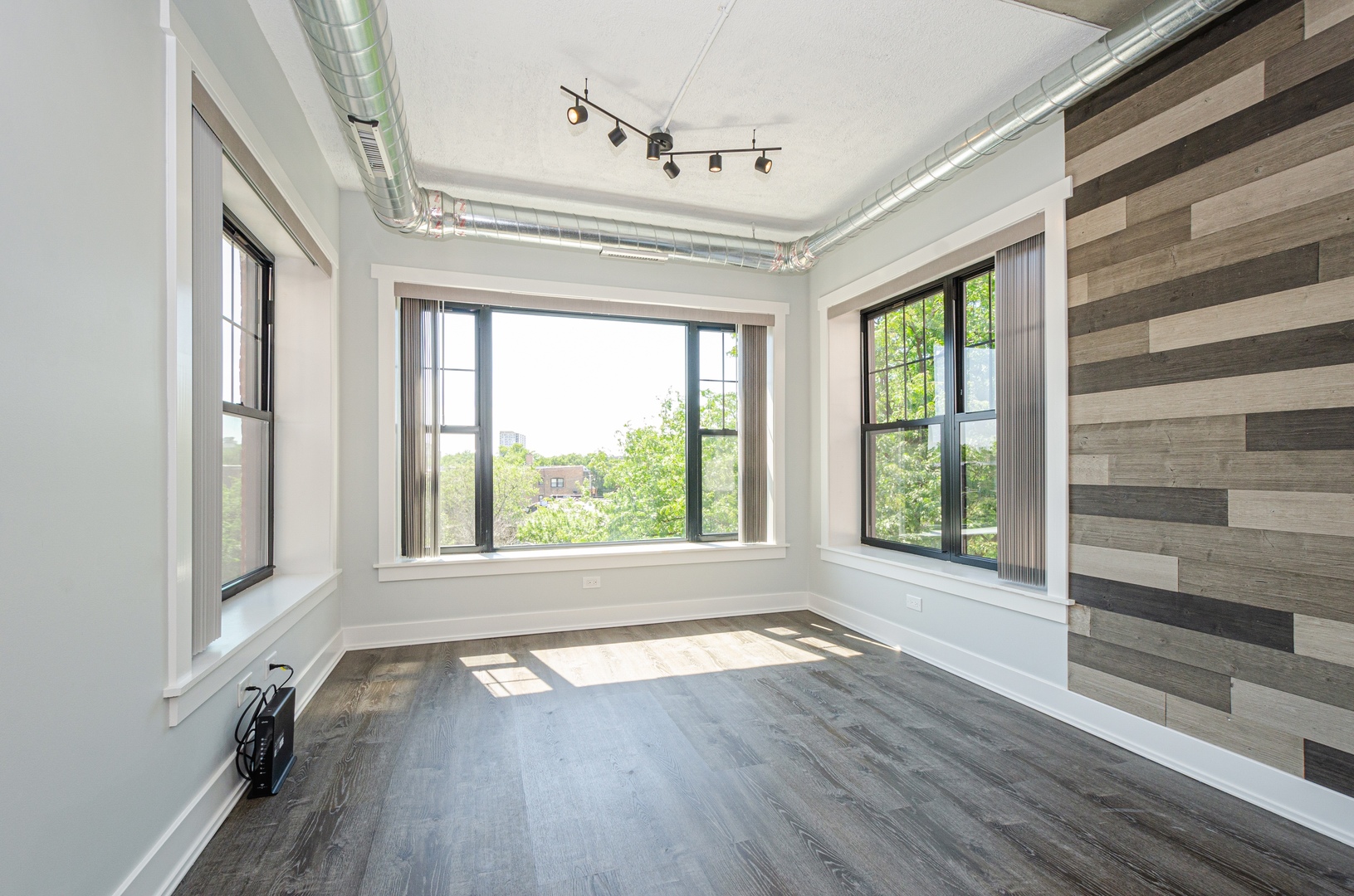7645 North Sheridan Road, Unit 415 Chicago, IL 60626 - Photo 2 of 12 Gallery Image 2
