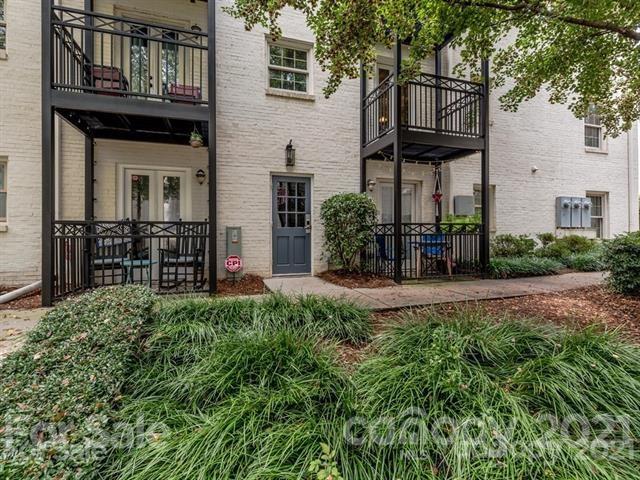 4913 Park Road, Unit D Charlotte, NC 28209 - Photo 19 of 32 front view of house with a yard