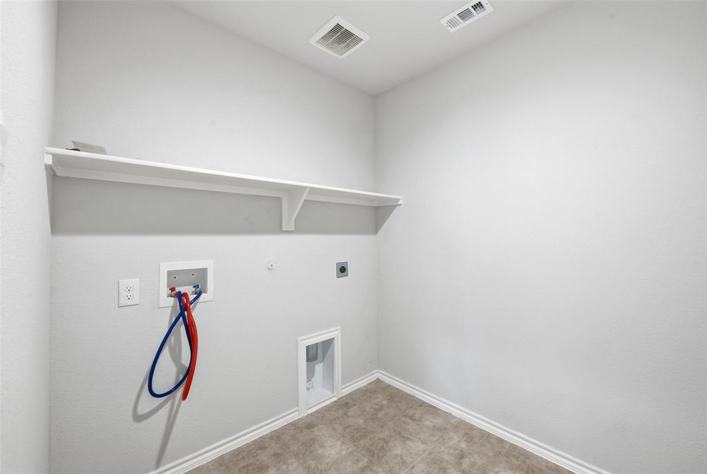 549 Bronze Circle East Springtown, TX 76082 - Photo 15 of 29