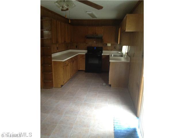972 Jake Shoaf Road Lexington, NC 27295 - Photo 3 of 13 Kitchen.