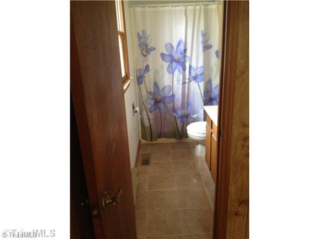 972 Jake Shoaf Road Lexington, NC 27295 - Photo 7 of 13 Bath.