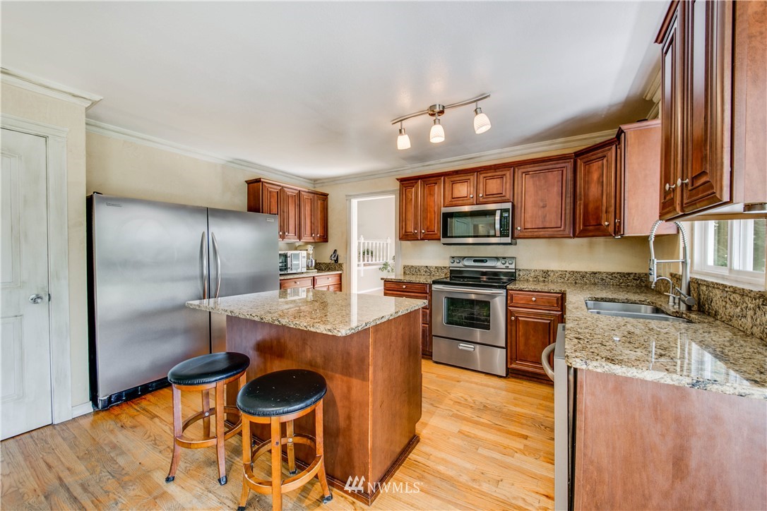 15422 Bandix Road Southeast Olalla, WA 98359 - Photo 7 of 23 Gallery Image 7