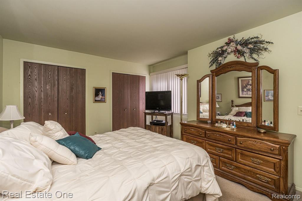 627 Tennyson Rochester Hills, MI 48307 - Photo 11 of 25