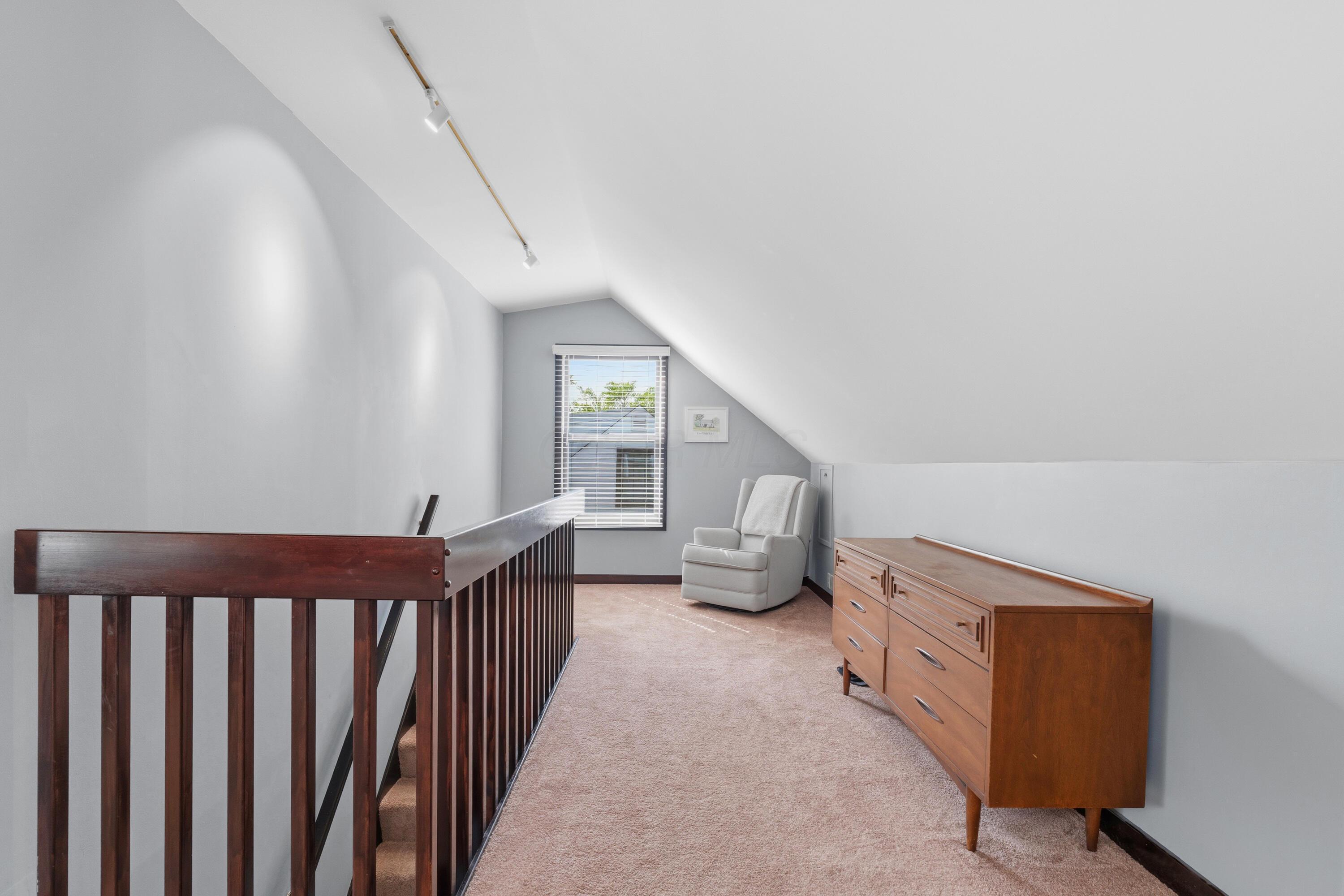 2255 Cranford Road Columbus, OH 43221 - Photo 29 of 67 Upper Level