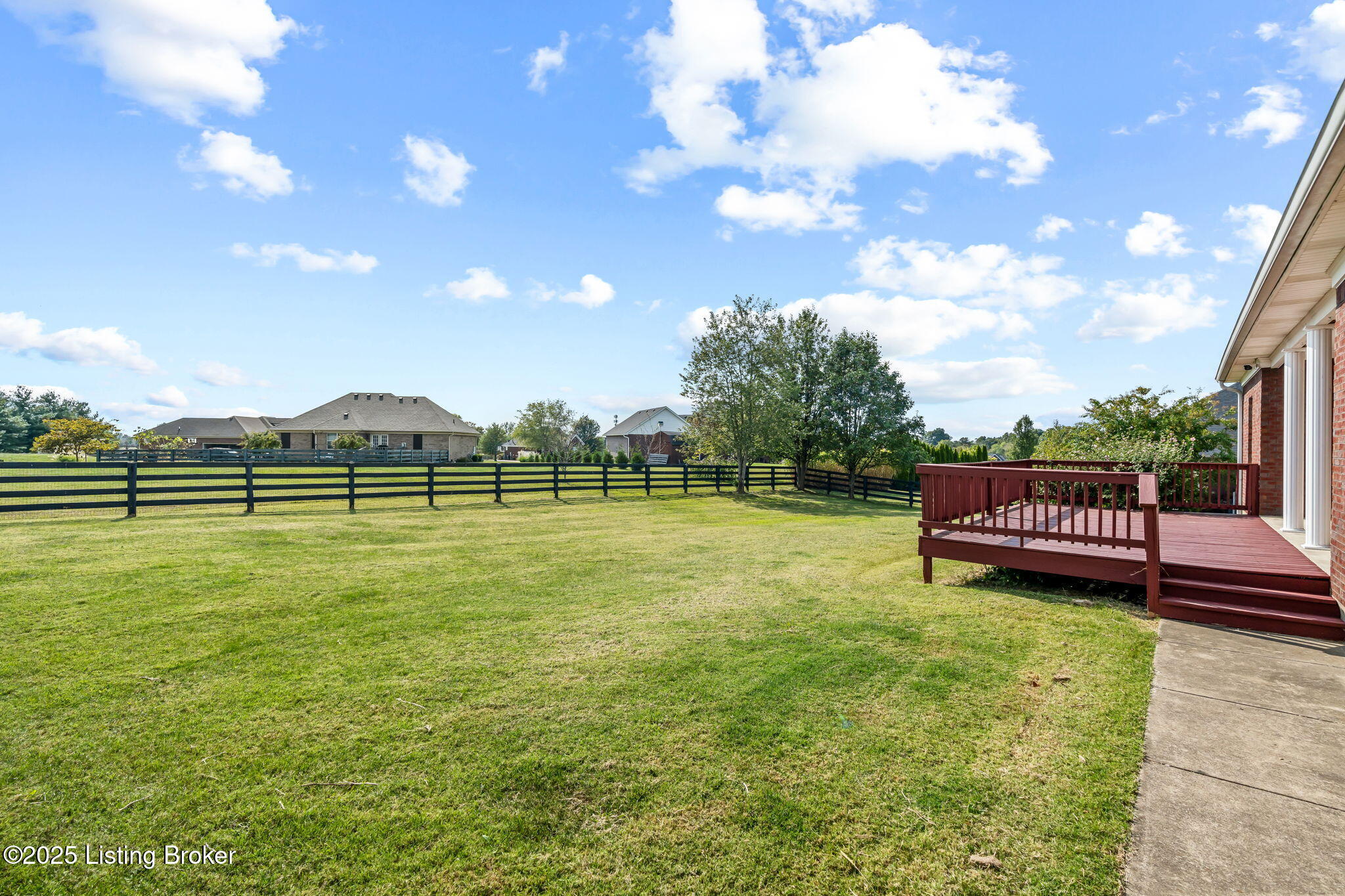 153 Spring Farm Trail Shepherdsville, KY 40165 - Photo 34 of 43 Yard