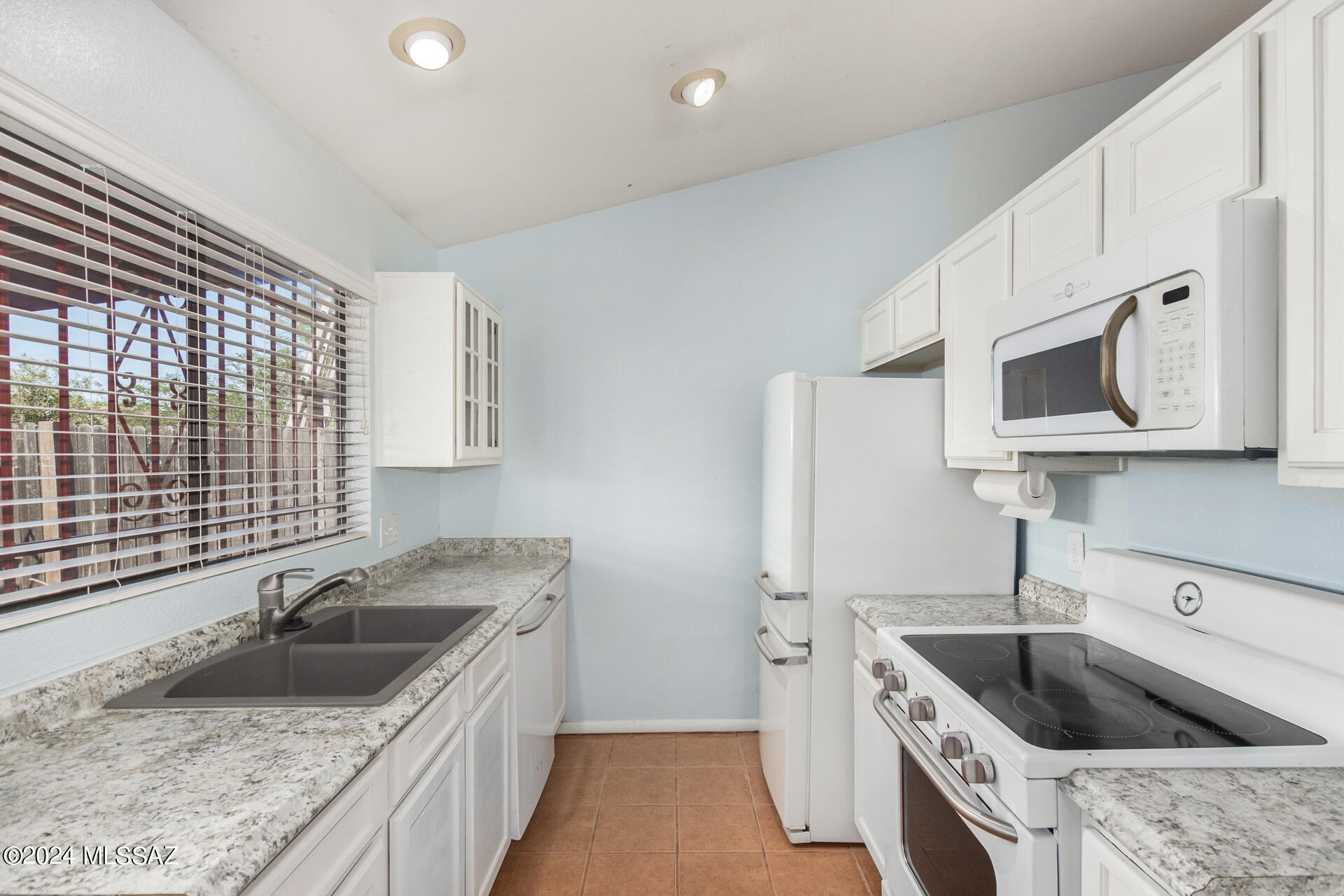 1672 Twin Ridge Road Tucson, AZ 85746 - Photo 7 of 24 Gallery Image 7