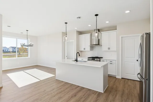 $560,275 | 10959 37th Street North, Lake Elmo, MN 55042