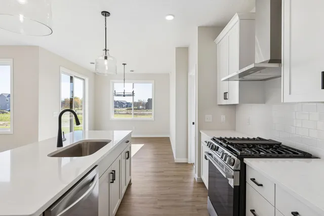 $560,275 | 10959 37th Street North, Lake Elmo, MN 55042