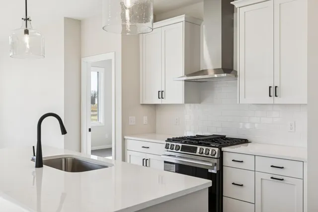 $560,275 | 10959 37th Street North, Lake Elmo, MN 55042