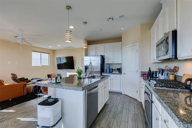 $3,940 | 172 Petaluma Valley Drive, Las Vegas, NV 89138