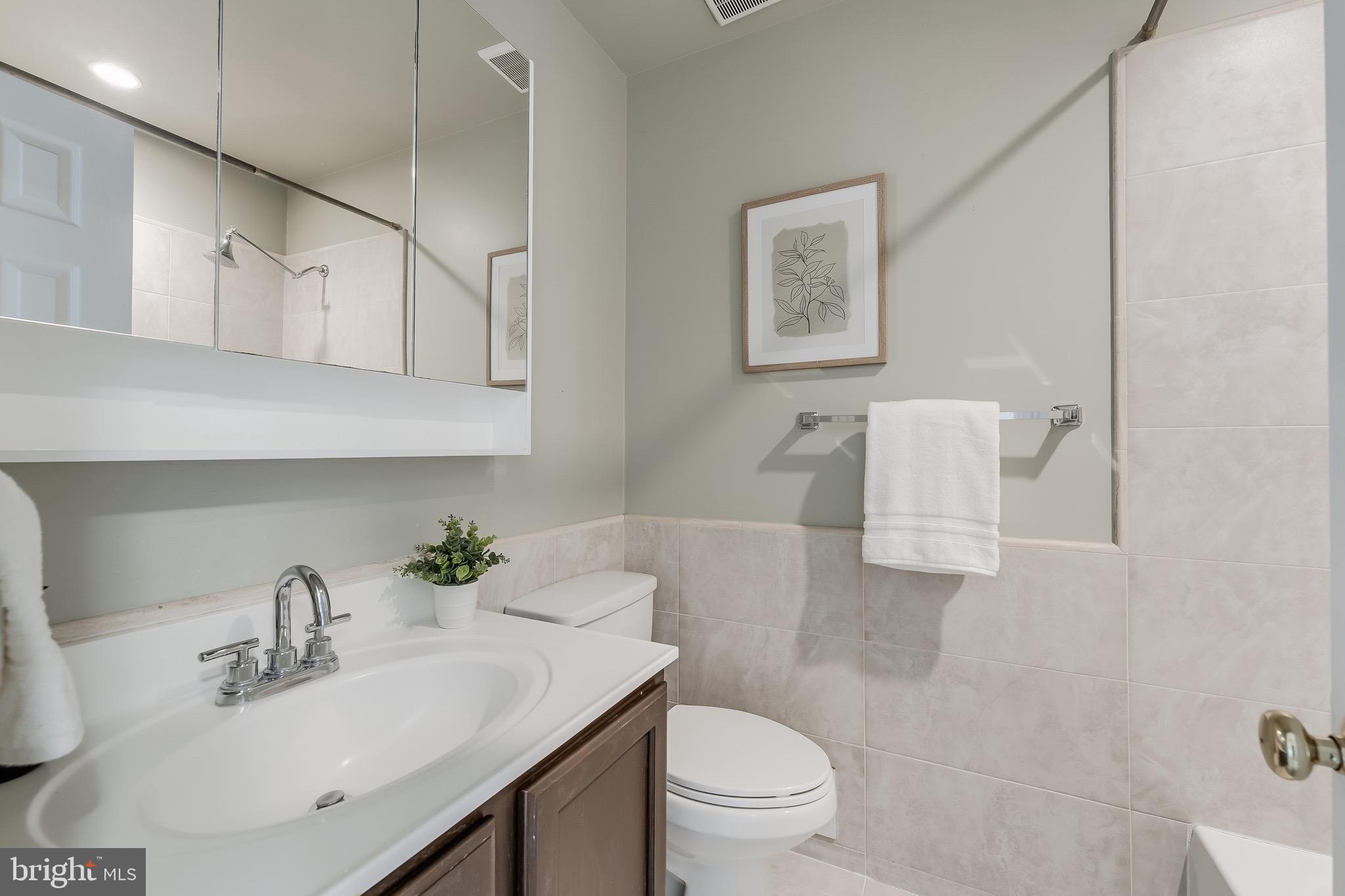151 South Fox Road Sterling, VA 20164 - Photo 40 of 47 Upper Level Hall Full Bath