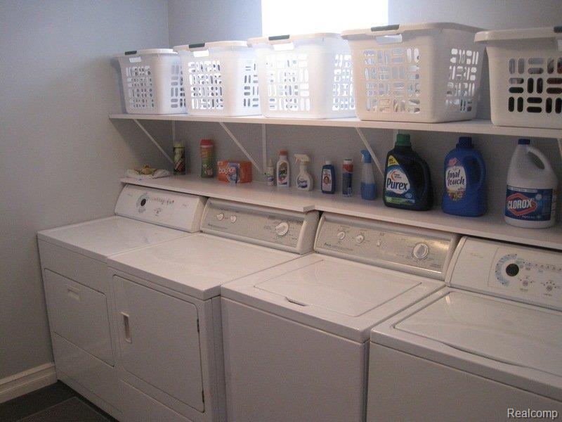 1397 Decker Road Walled Lake, MI 48390 - Photo 13 of 25 Laundry room.jpg