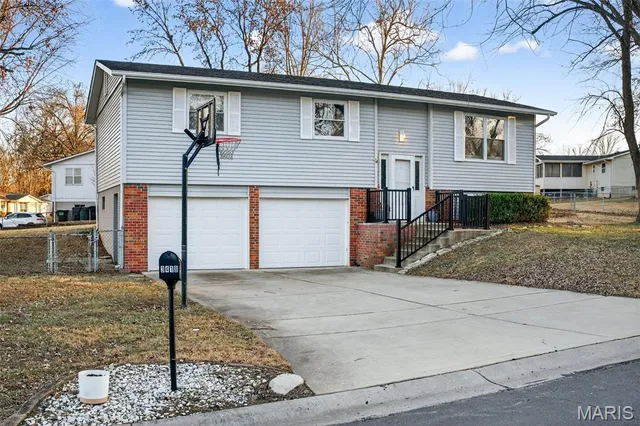 $275,000 | 3418 Wexford Drive, St. Charles, MO 63303