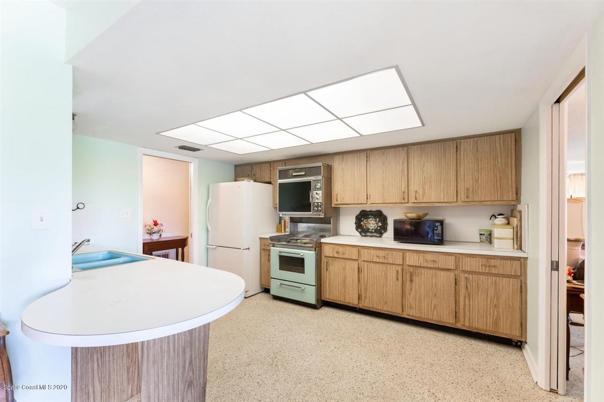 124 La Riviere Road Cocoa Beach, FL 32931 - Photo 3 of 19 Kitchen1