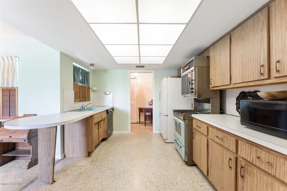 124 La Riviere Road Cocoa Beach, FL 32931 - Photo 4 of 19 Kitchen2